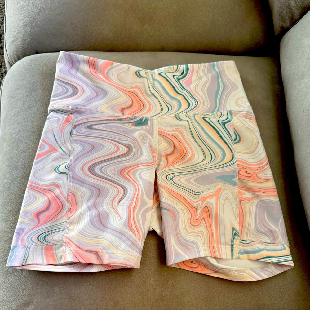 Swirly biker shorts